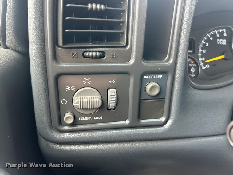 image for item FC5353 2001 GMC Sierra 2500HD pickup truck