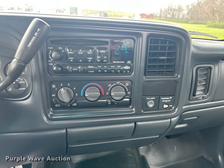 image for item FC5353 2001 GMC Sierra 2500HD pickup truck