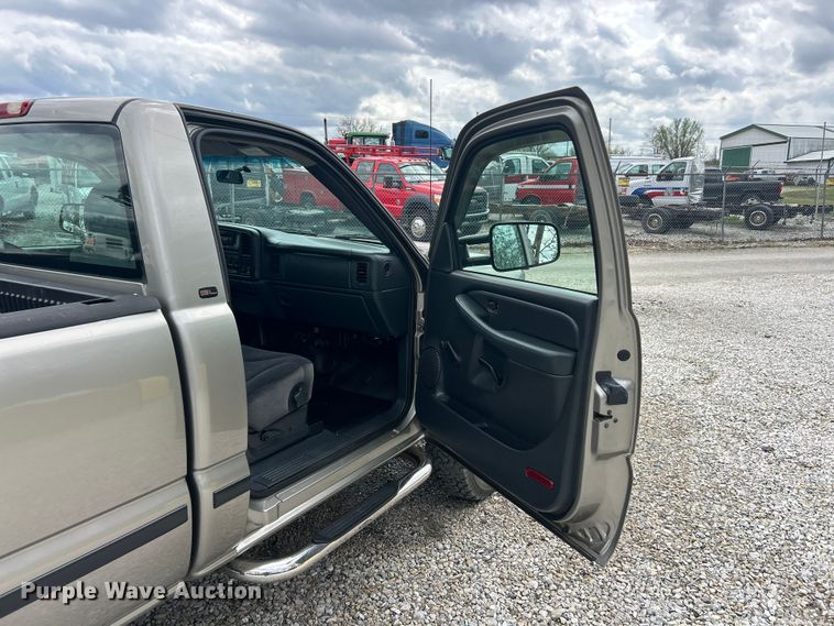 image for item FC5353 2001 GMC Sierra 2500HD pickup truck