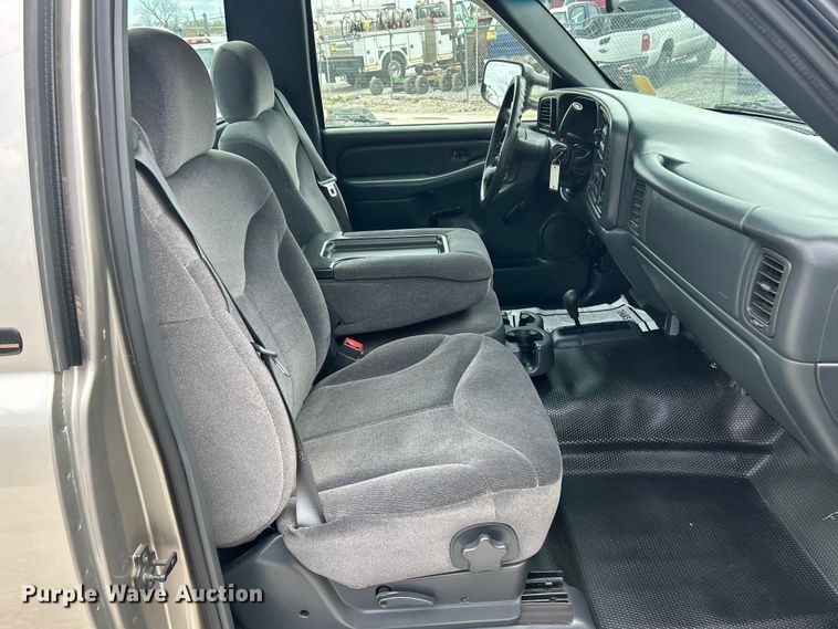 image for item FC5353 2001 GMC Sierra 2500HD pickup truck