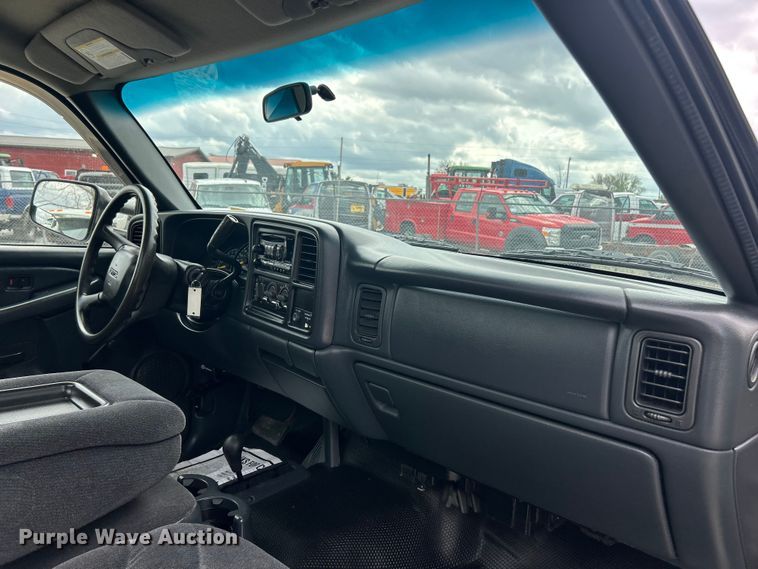 image for item FC5353 2001 GMC Sierra 2500HD pickup truck