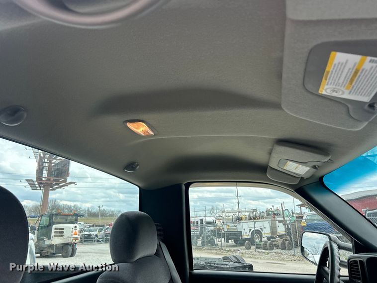 image for item FC5353 2001 GMC Sierra 2500HD pickup truck