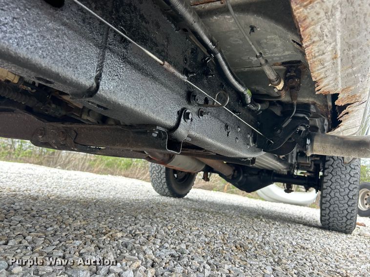 image for item FC5353 2001 GMC Sierra 2500HD pickup truck