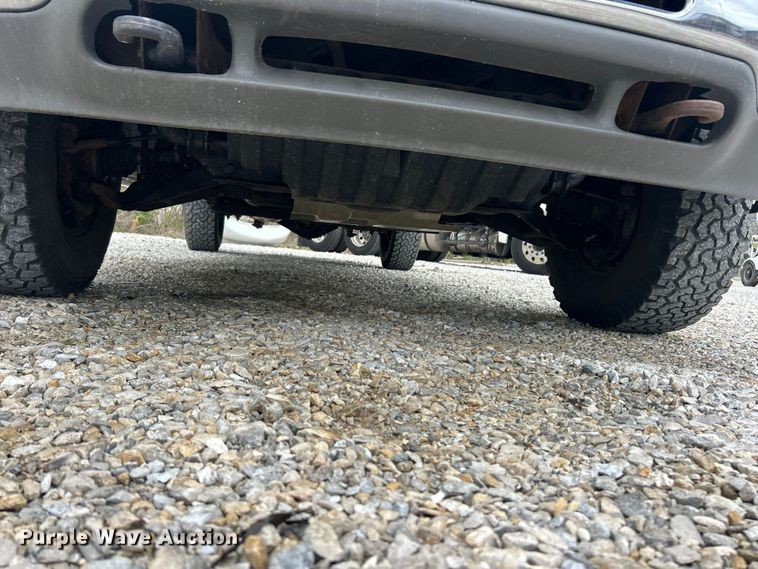 image for item FC5353 2001 GMC Sierra 2500HD pickup truck