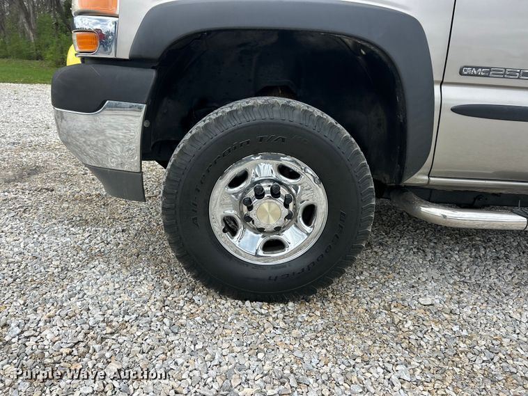 image for item FC5353 2001 GMC Sierra 2500HD pickup truck