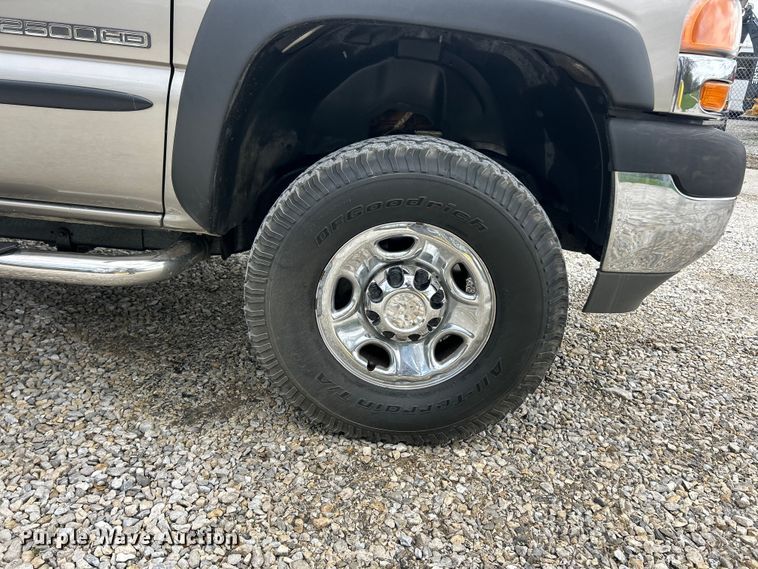 image for item FC5353 2001 GMC Sierra 2500HD pickup truck