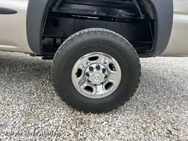 image for item FC5353 2001 GMC Sierra 2500HD pickup truck