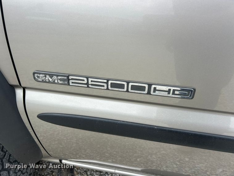 image for item FC5353 2001 GMC Sierra 2500HD pickup truck