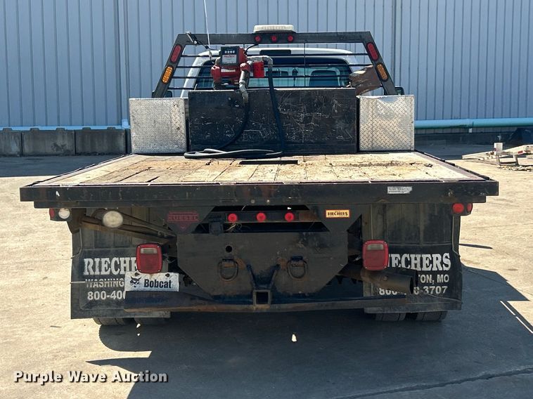 image for item FC5361 2015 Ford F550 XL Super Duty flatbed truck