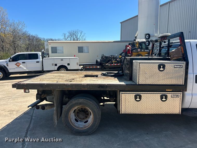 image for item FC5361 2015 Ford F550 XL Super Duty flatbed truck