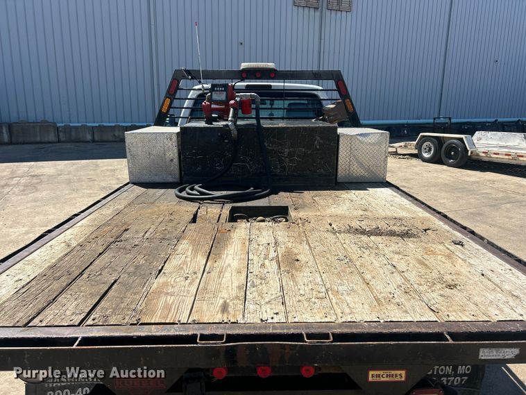 image for item FC5361 2015 Ford F550 XL Super Duty flatbed truck