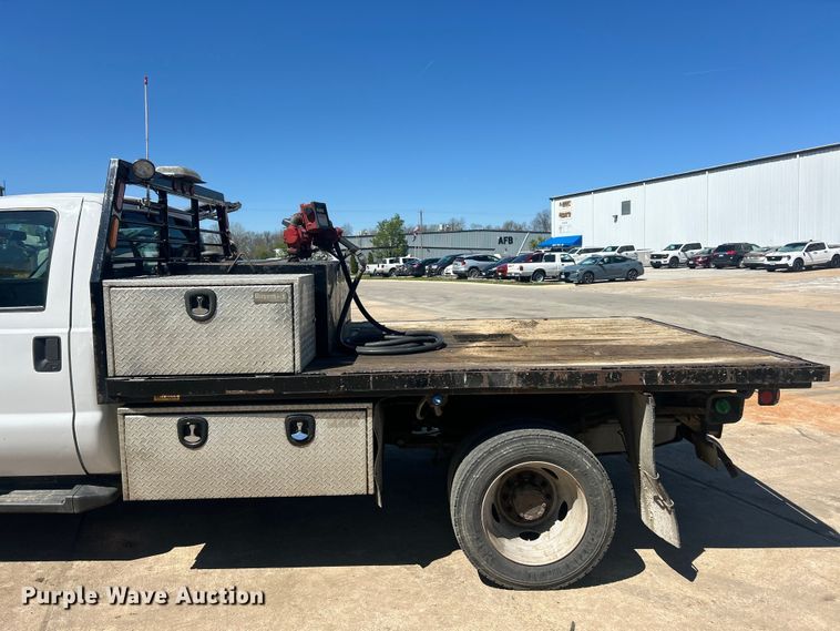 image for item FC5361 2015 Ford F550 XL Super Duty flatbed truck