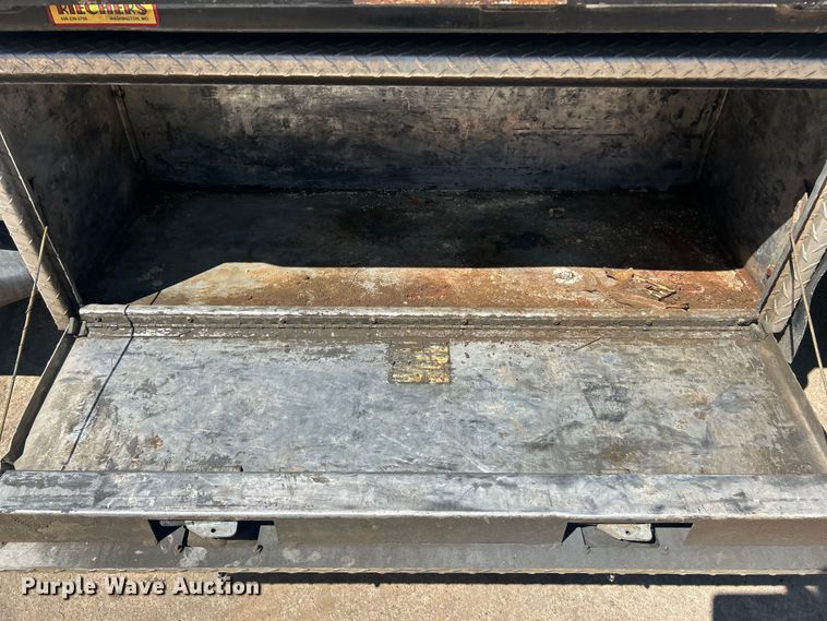 image for item FC5361 2015 Ford F550 XL Super Duty flatbed truck