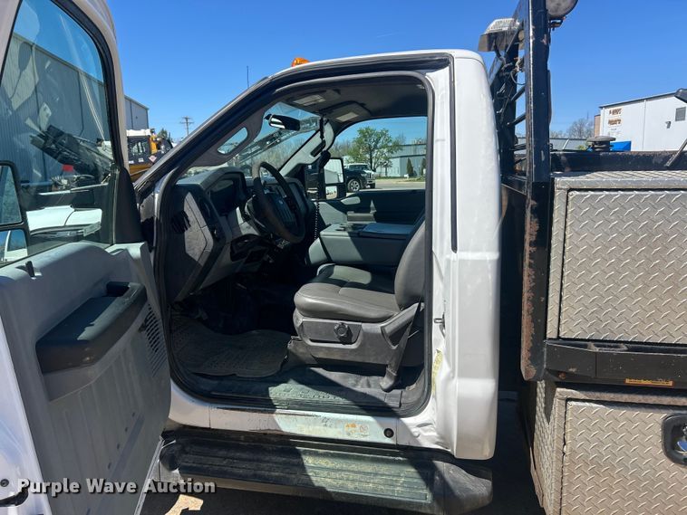 image for item FC5361 2015 Ford F550 XL Super Duty flatbed truck