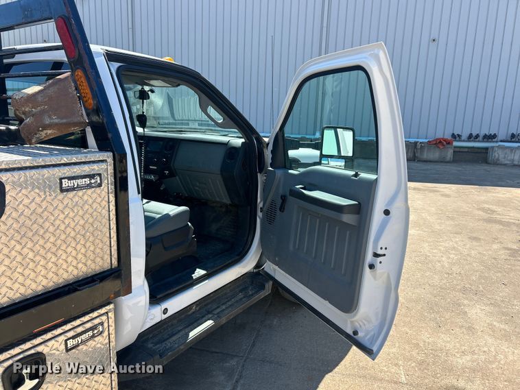 image for item FC5361 2015 Ford F550 XL Super Duty flatbed truck