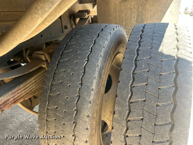 image for item FC5361 2015 Ford F550 XL Super Duty flatbed truck