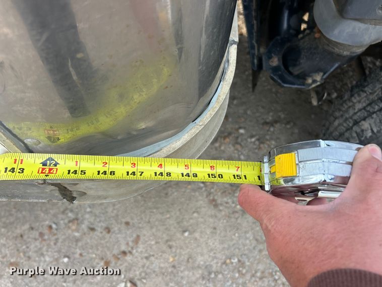 image for item FC5367 1995 Isuzu NPR box truck