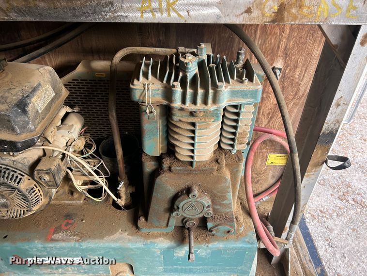 image for item FC5367 1995 Isuzu NPR box truck