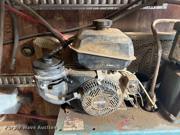 image for item FC5367 1995 Isuzu NPR box truck