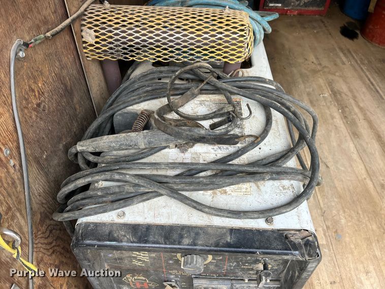 image for item FC5367 1995 Isuzu NPR box truck