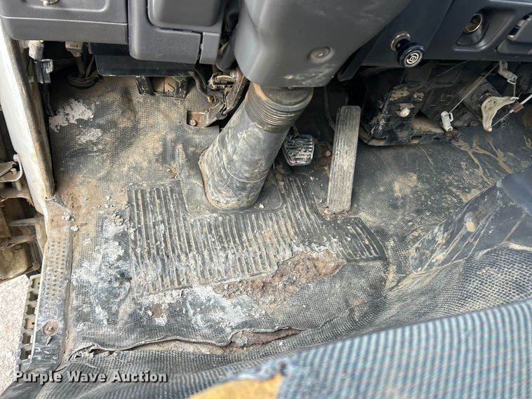 image for item FC5367 1995 Isuzu NPR box truck