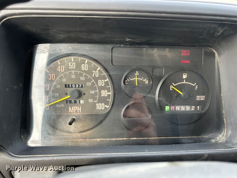 image for item FC5367 1995 Isuzu NPR box truck