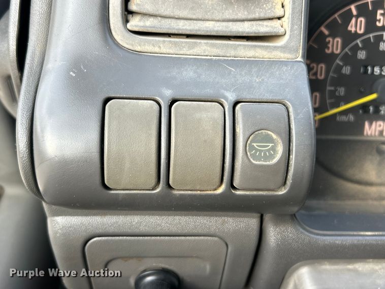 image for item FC5367 1995 Isuzu NPR box truck