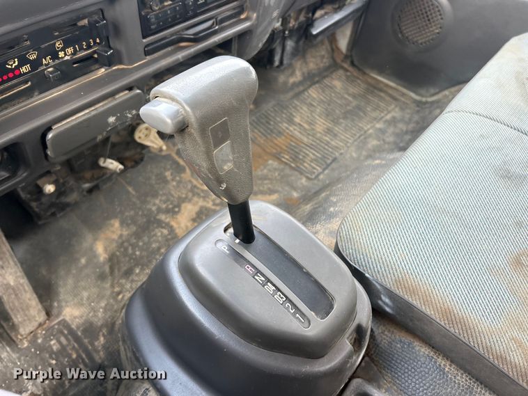 image for item FC5367 1995 Isuzu NPR box truck