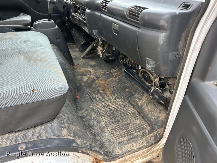 image for item FC5367 1995 Isuzu NPR box truck