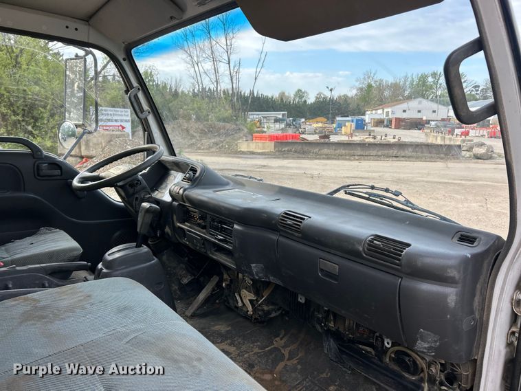 image for item FC5367 1995 Isuzu NPR box truck