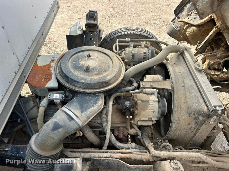 image for item FC5367 1995 Isuzu NPR box truck