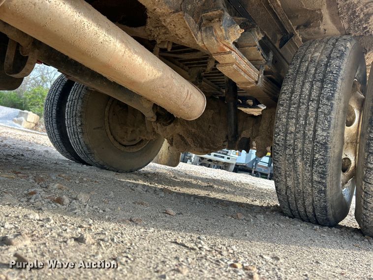 image for item FC5367 1995 Isuzu NPR box truck