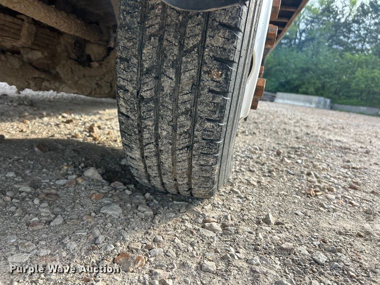 image for item FC5367 1995 Isuzu NPR box truck