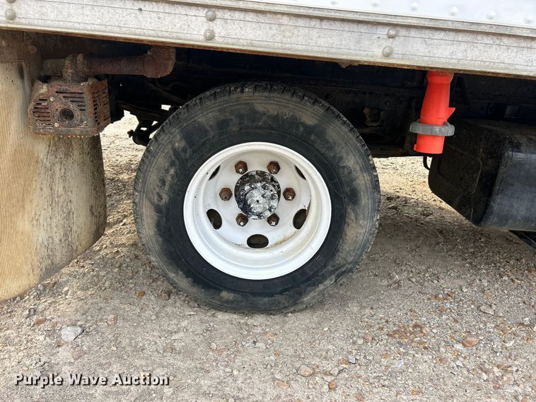 image for item FC5367 1995 Isuzu NPR box truck