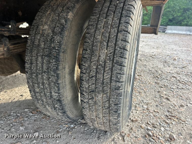 image for item FC5367 1995 Isuzu NPR box truck