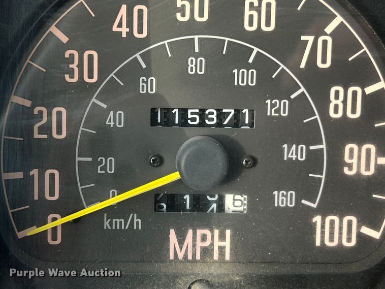 image for item FC5367 1995 Isuzu NPR box truck