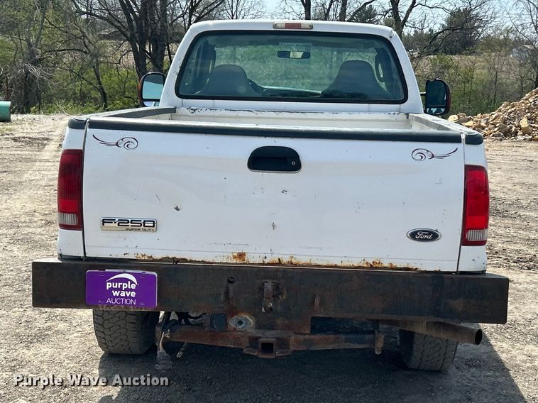 image for item FC5377 2006 Ford F250 Super Duty XL pickup truck