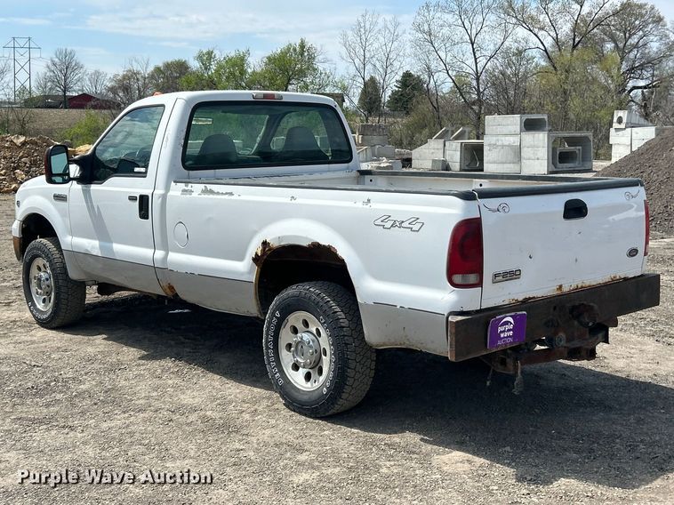 image for item FC5377 2006 Ford F250 Super Duty XL pickup truck