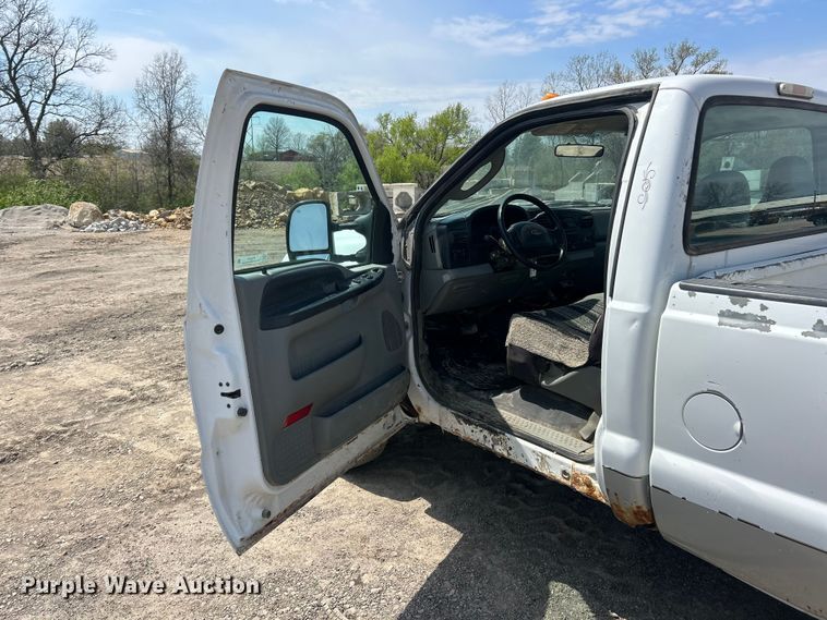 image for item FC5377 2006 Ford F250 Super Duty XL pickup truck