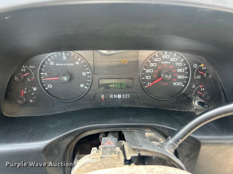 image for item FC5377 2006 Ford F250 Super Duty XL pickup truck