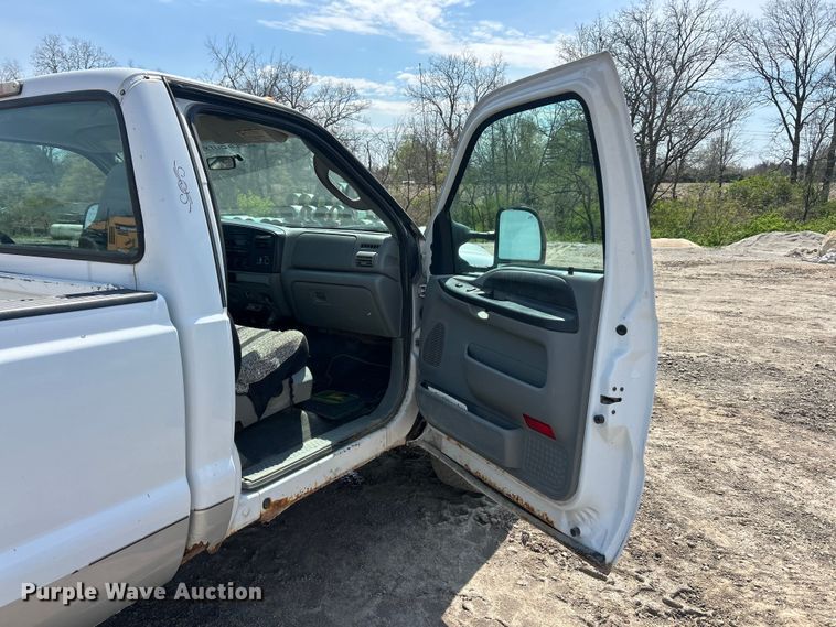 image for item FC5377 2006 Ford F250 Super Duty XL pickup truck