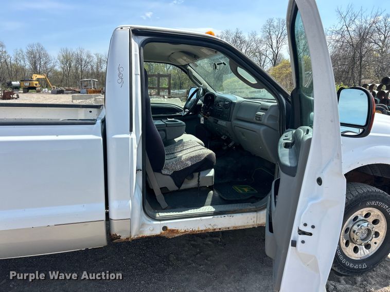 image for item FC5377 2006 Ford F250 Super Duty XL pickup truck