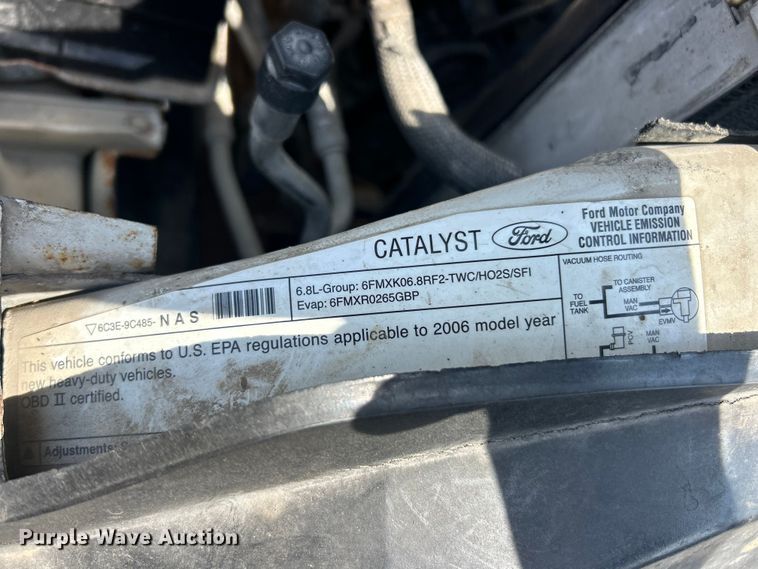 image for item FC5377 2006 Ford F250 Super Duty XL pickup truck