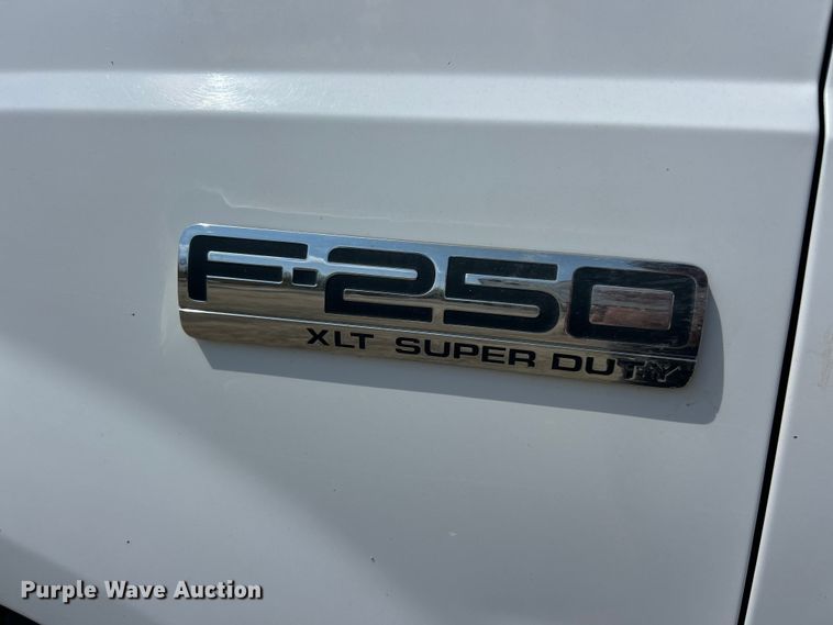 image for item FC5377 2006 Ford F250 Super Duty XL pickup truck