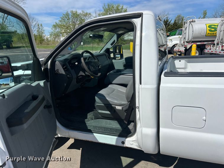 image for item FC5381 2012 Ford F250 Super Duty XL pickup truck