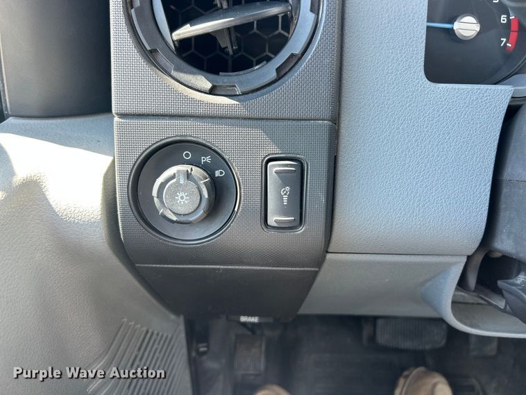 image for item FC5381 2012 Ford F250 Super Duty XL pickup truck