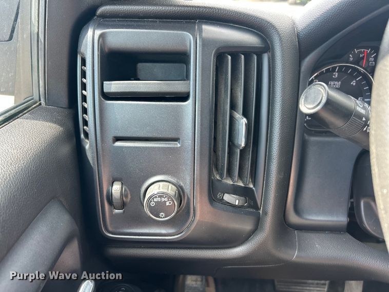 image for item FC5382 2018 Chevrolet Silverado 2500HD pickup truck