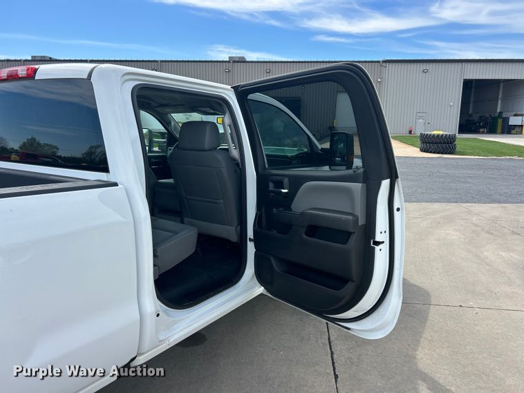 image for item FC5383 2016 GMC Sierra 2500HD Crew Cab pickup truck