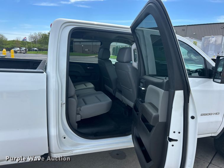 image for item FC5383 2016 GMC Sierra 2500HD Crew Cab pickup truck