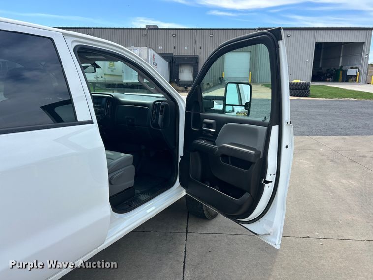 image for item FC5383 2016 GMC Sierra 2500HD Crew Cab pickup truck